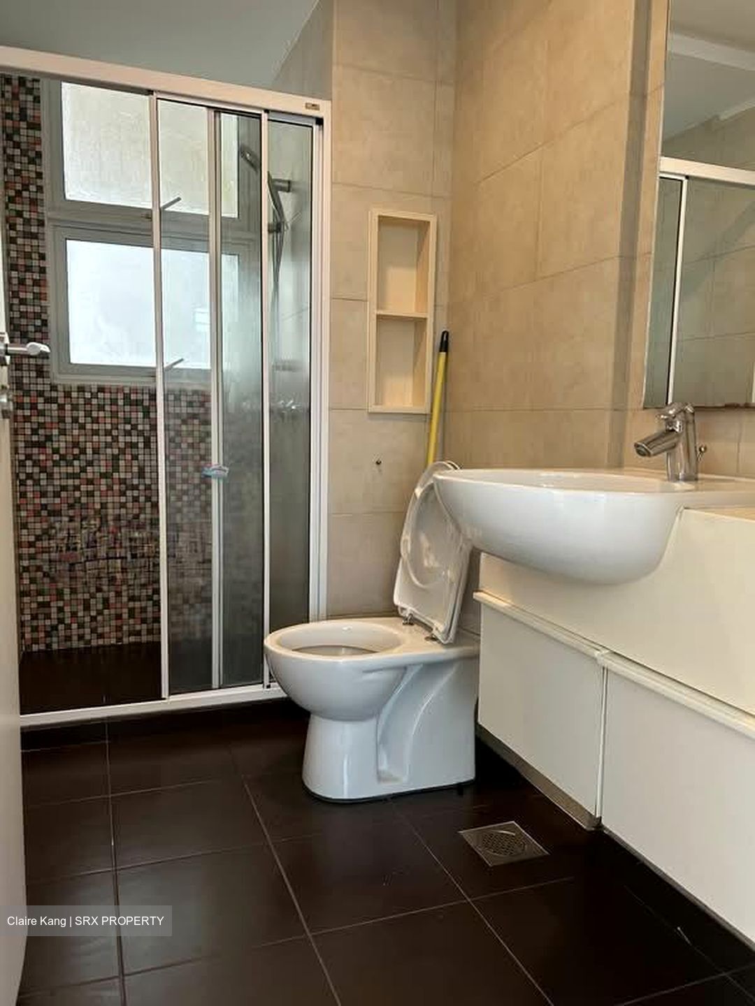 The Esparis (D18), Condominium #555009891